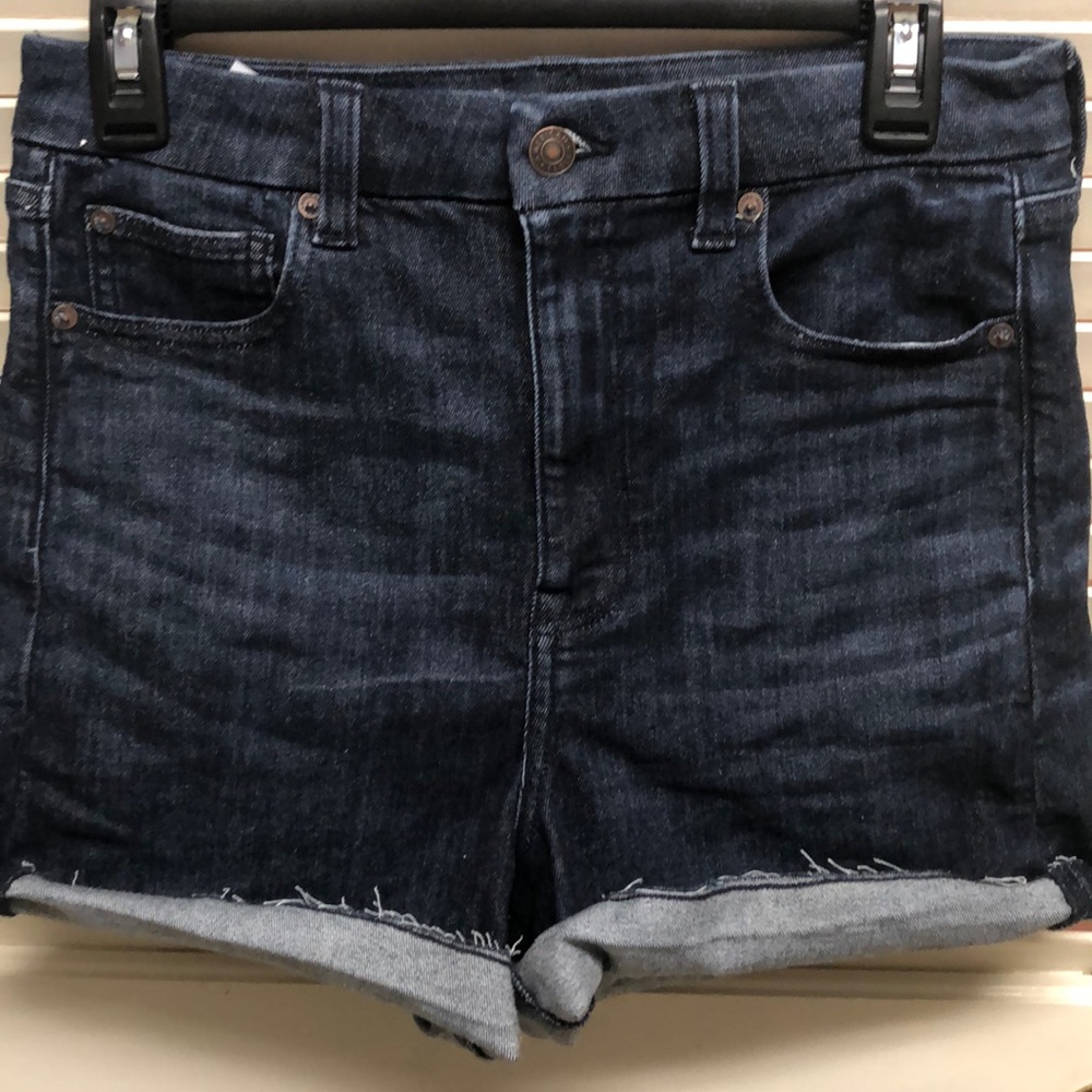 Curvy hi-rise shorts